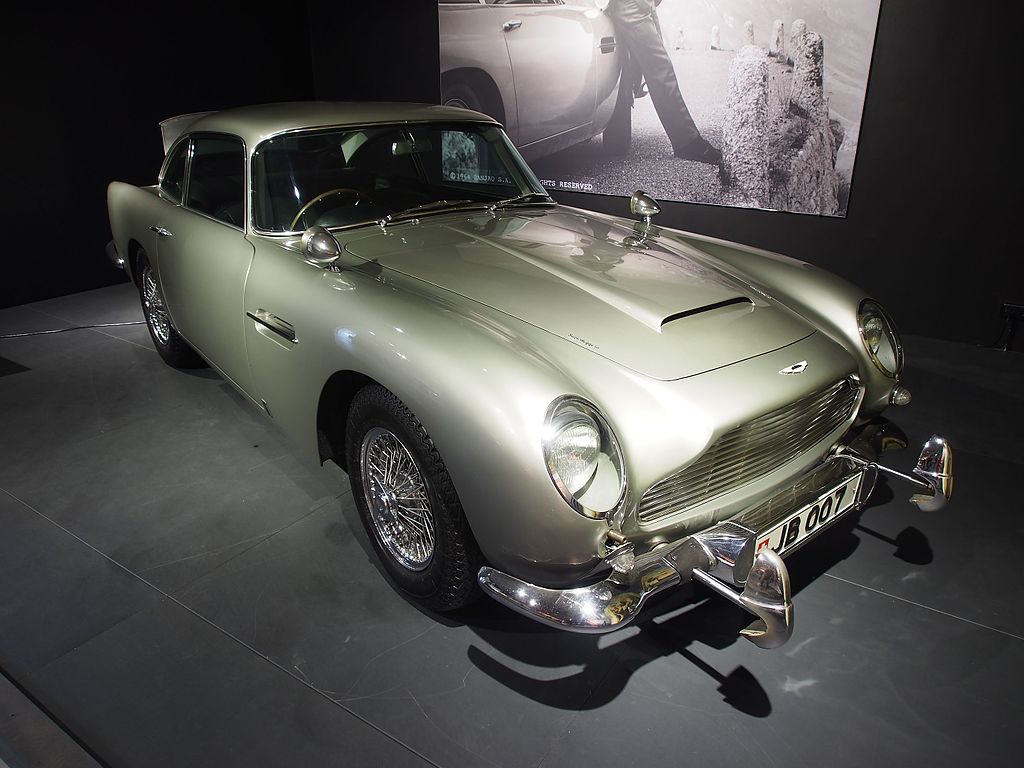 1964-aston-martin-db5-james-bond